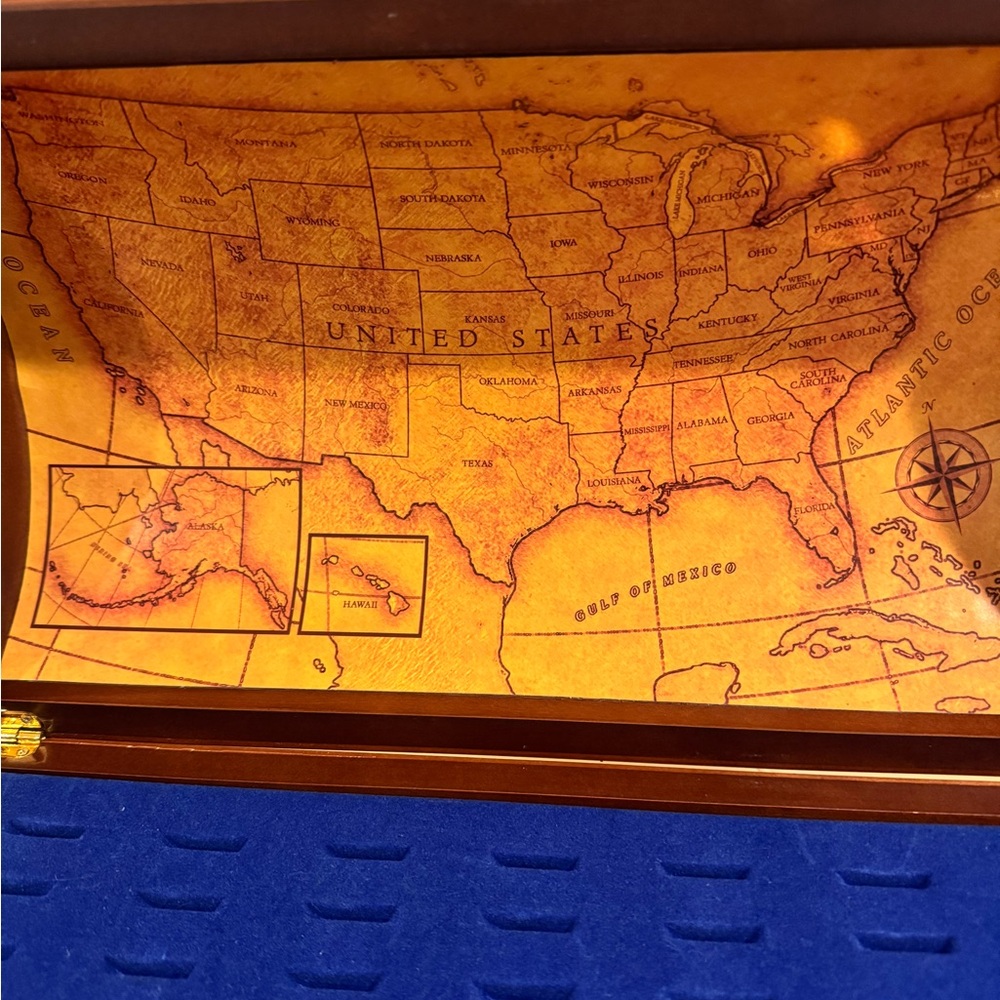 DANBURY MINT Wooden State Quarters Treasure Chest with Blue Velvet Interior - Picture 3 of 16